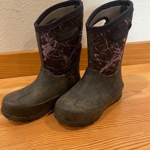 Girls Bog boots size 2